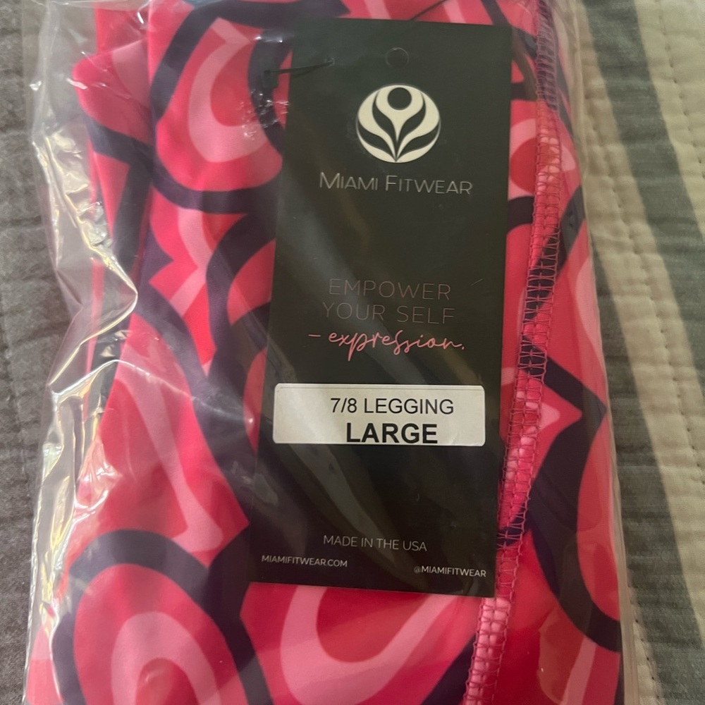 Miami Fitwear - 7/8 Leggings - Berry Much in Love pattern